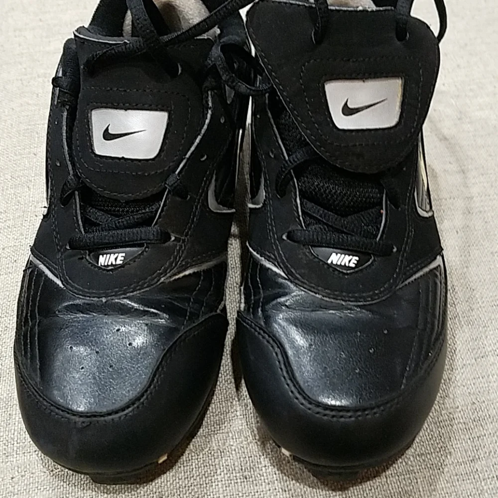 Nike Kids Black Red White Athletic Cleats